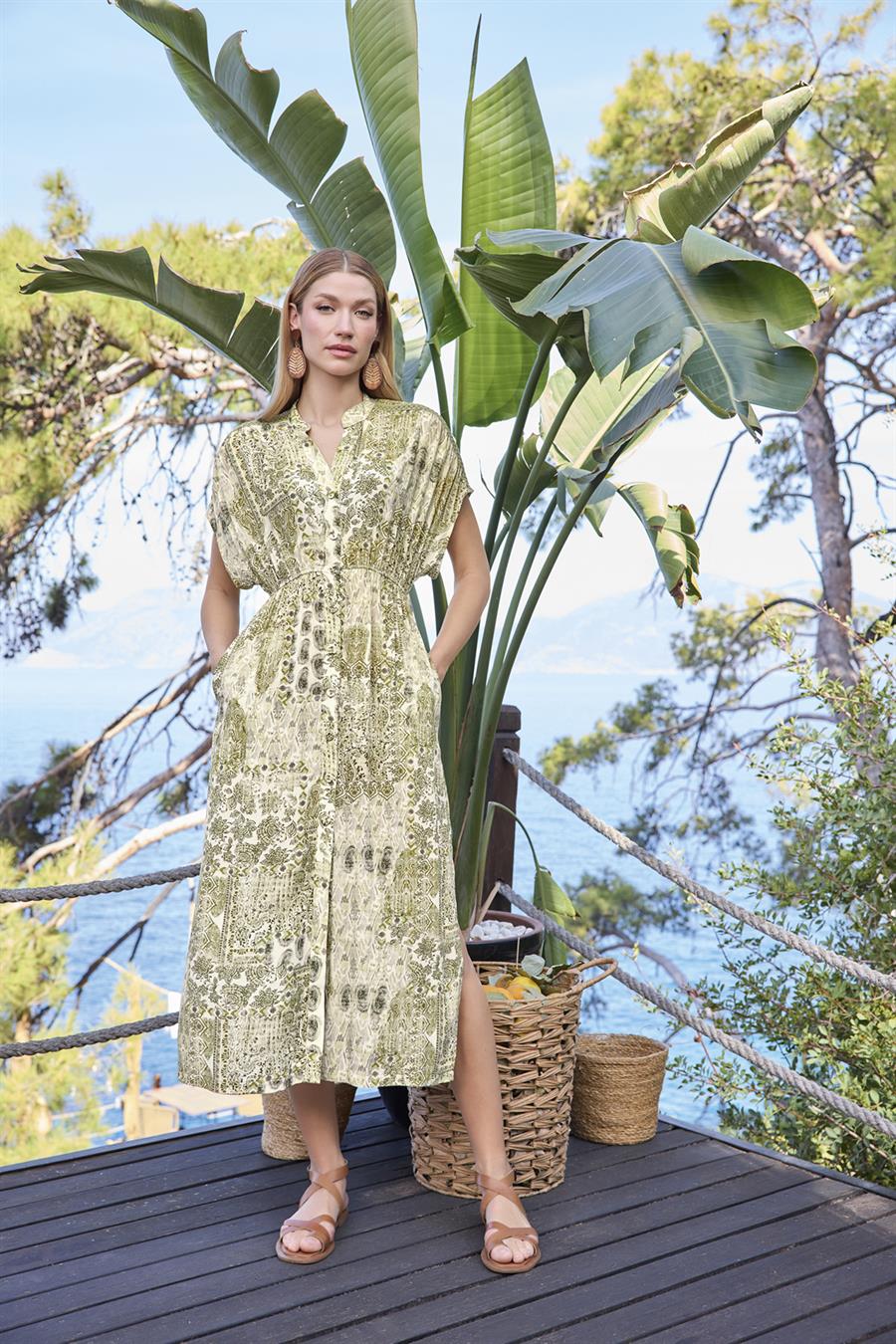 Etnik Desenli Kısa Kollu Önü Düğmeli V Yaka Elbise