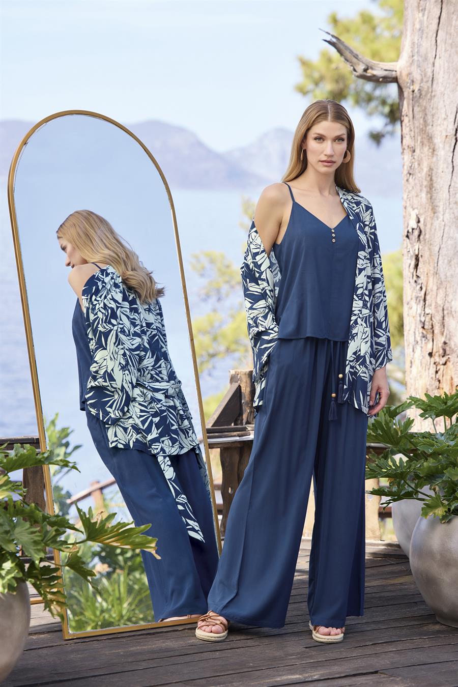 Yaprak Desenli Dekolteli V Yaka 3lü Alt Üst Takım