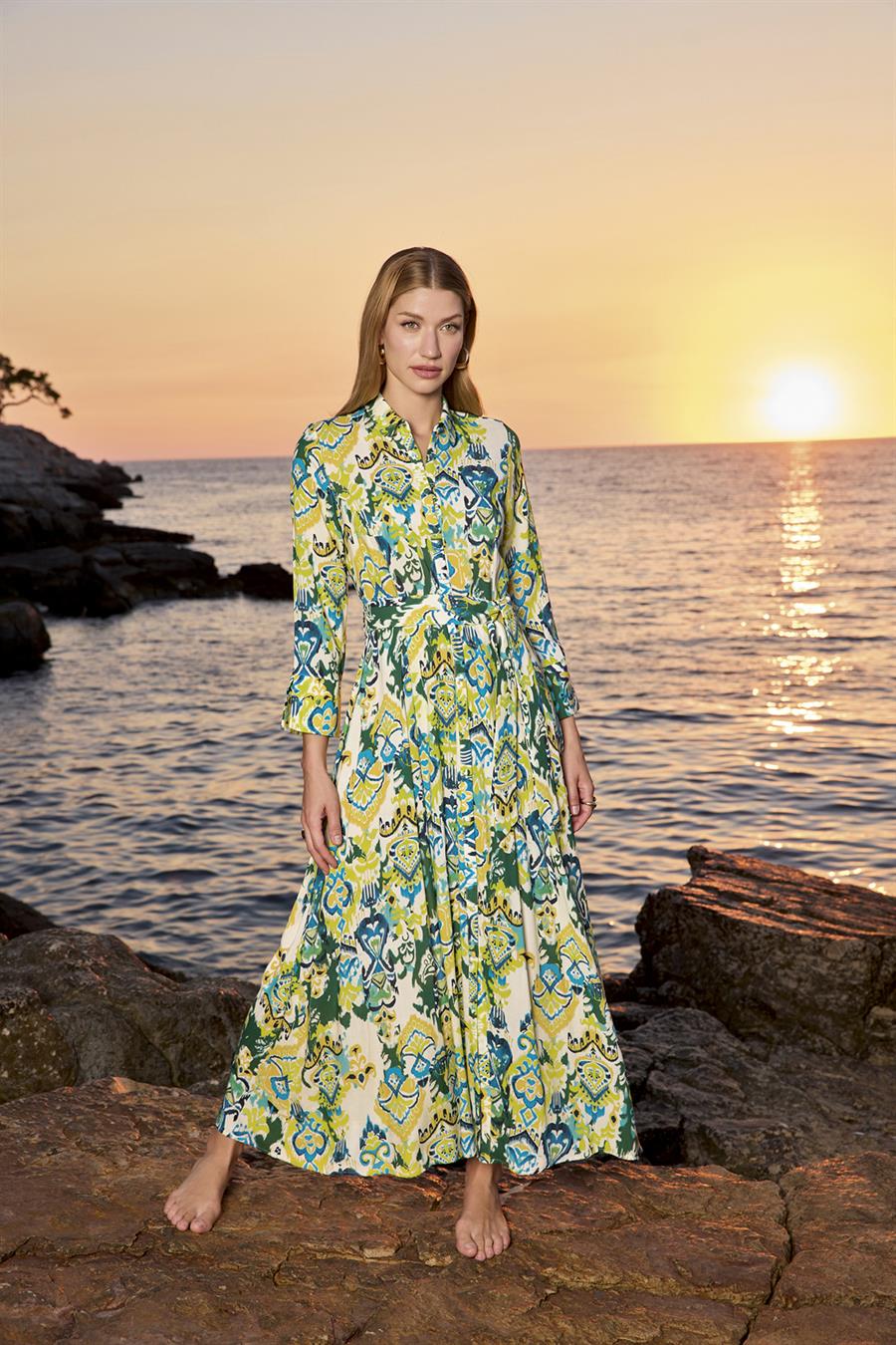 Desenli Uzun Kollu Önü Düğmeli Gömlek Yaka Elbise