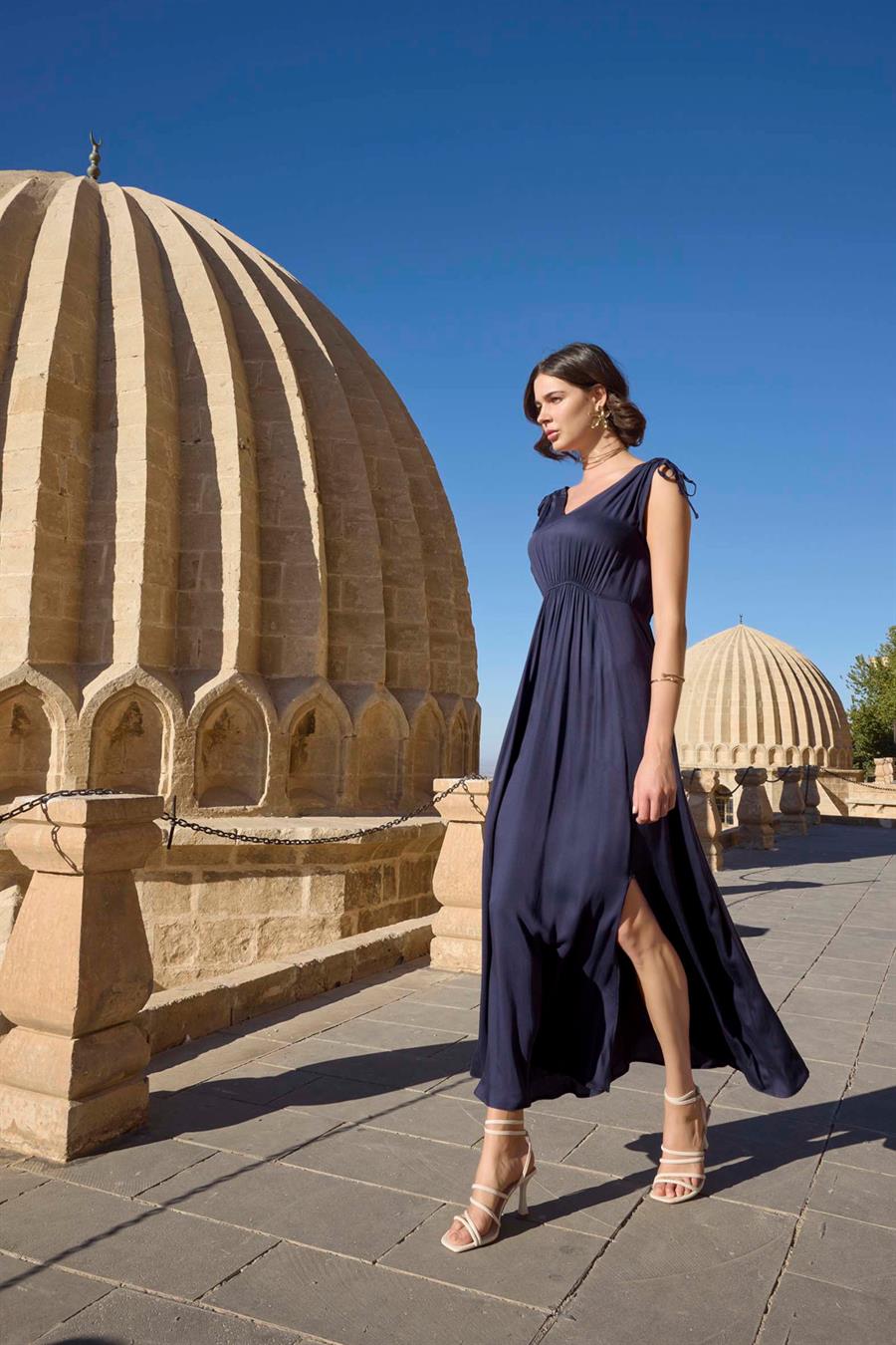 Kısa Kollu Yrtmaç Detaylı Saten Elbise