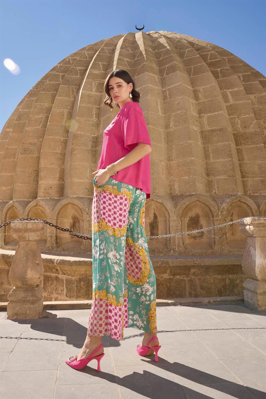 Çiçek Yaprak ve Etnik Desenli Önü Düğmeli Saten Alt Üst Takım