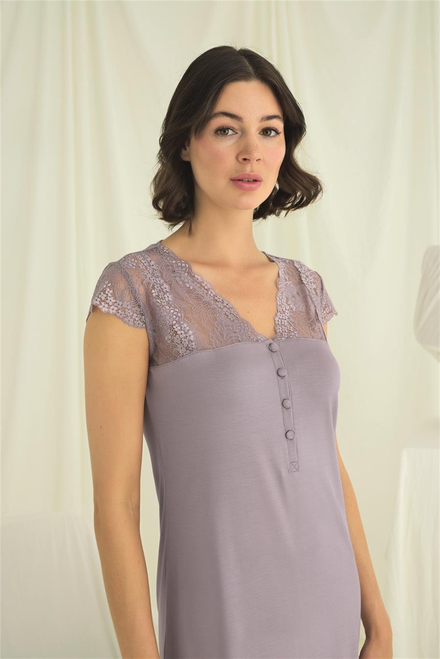 Kolu Omzu ve Yakası Dantelli Önü Düğmeli Gecelik