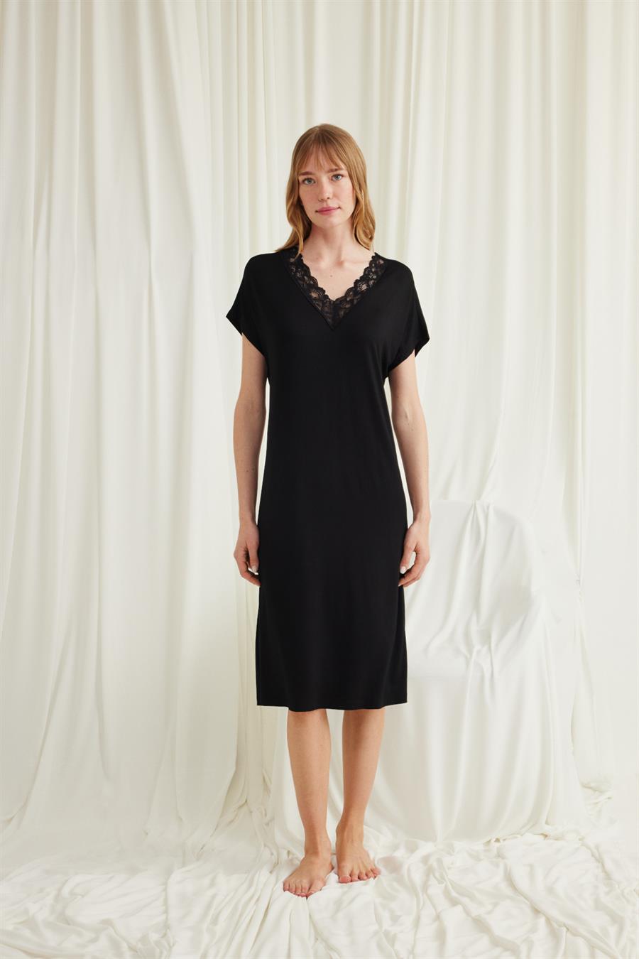 Yakası Dantelli Kısa Kollu Gecelik