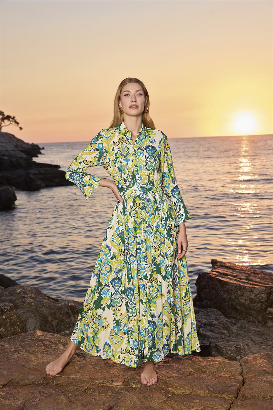 Desenli Uzun Kollu Önü Düğmeli Gömlek Yaka Elbise