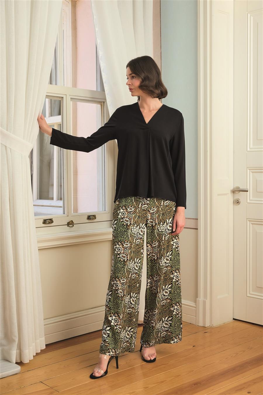 Çiçek Yaprak ve Etnik Desenli Uzun Kollu Pijama Takımı