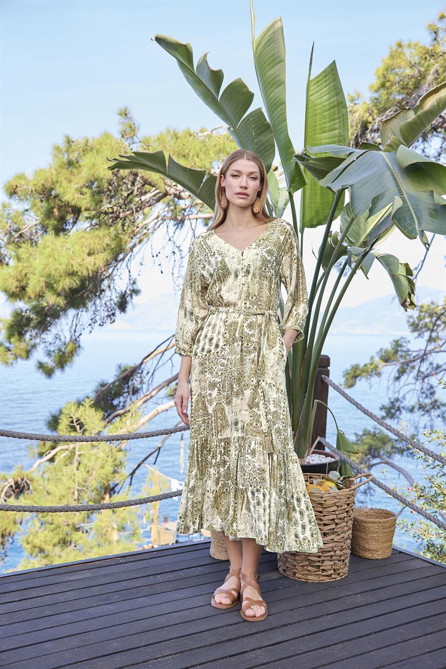 Etnik Desenli Önü Düğeli V Yaka Elbise