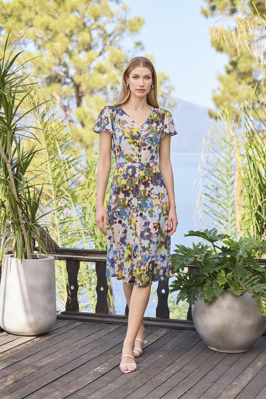 Desenli Önü Düğmeli Kısa  Kollu V Yaka Elbise