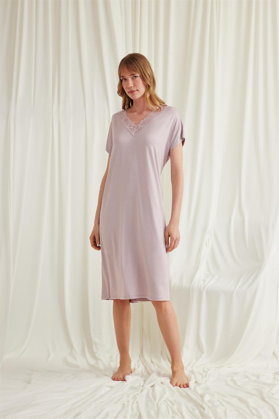 Yakası Dantelli Kısa Kollu Gecelik