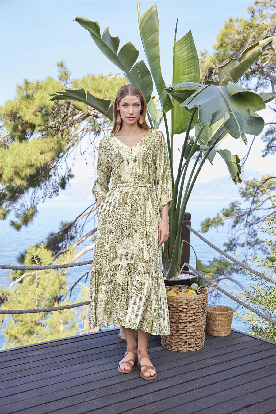 Etnik Desenli Önü Düğeli V Yaka Elbise