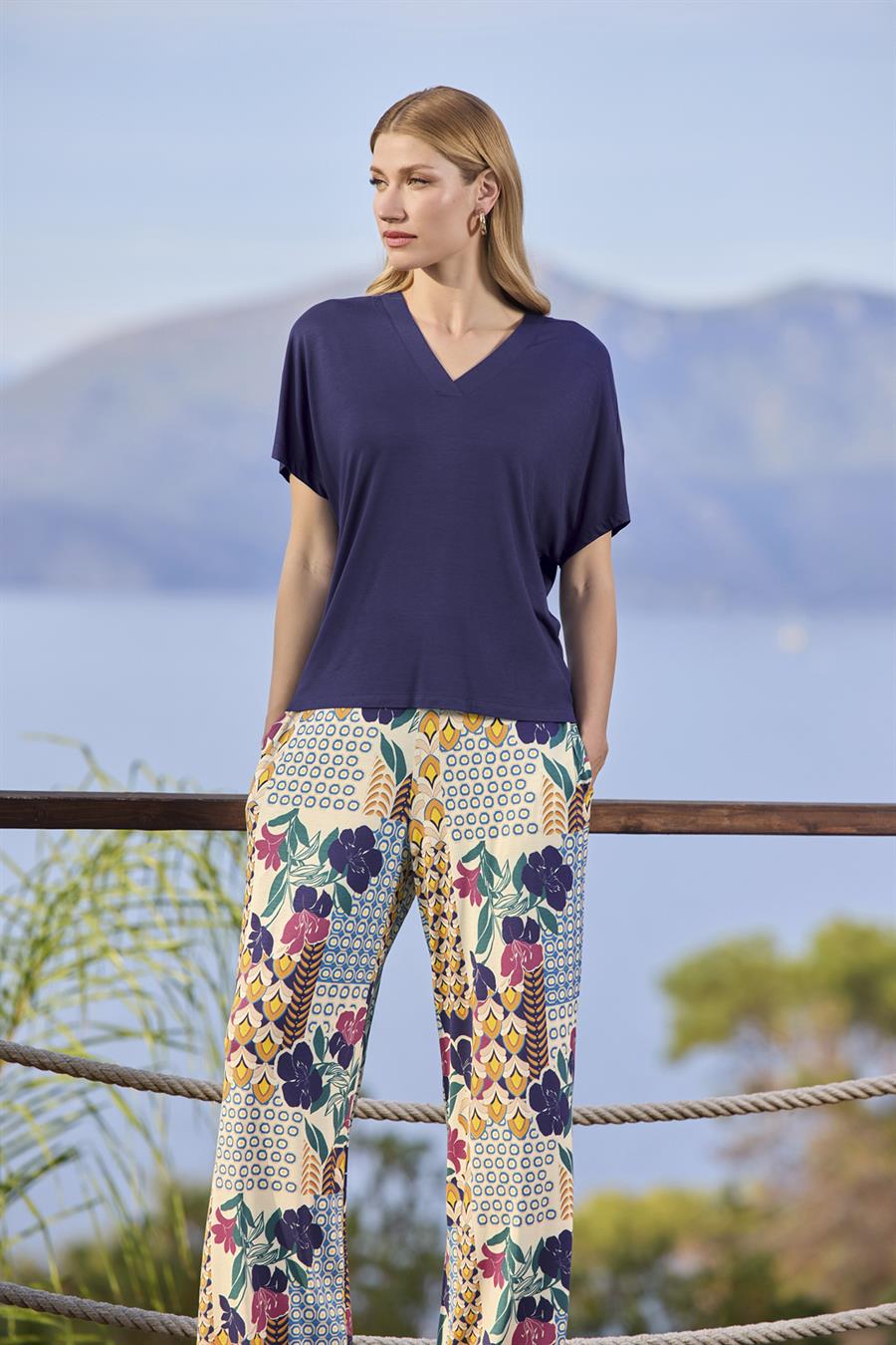 Çiçek ve Yaprak Desenli Kısa Kollu V Yaka Büyük Beden Pijama Takımı