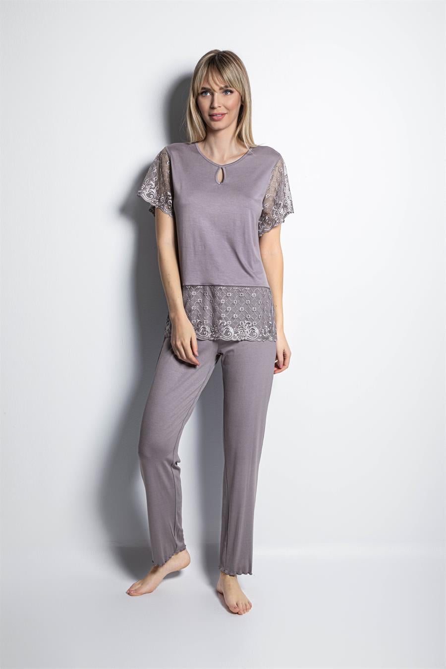 Yakası Detaylı Brode Dantelli Pijama Takımı
