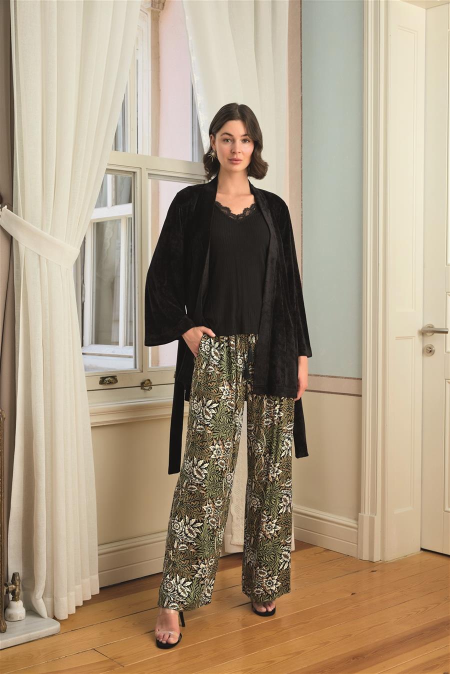 Çiçek Yaprak ve Etnik Desenli Dantelli 3lü Pijama Takımı