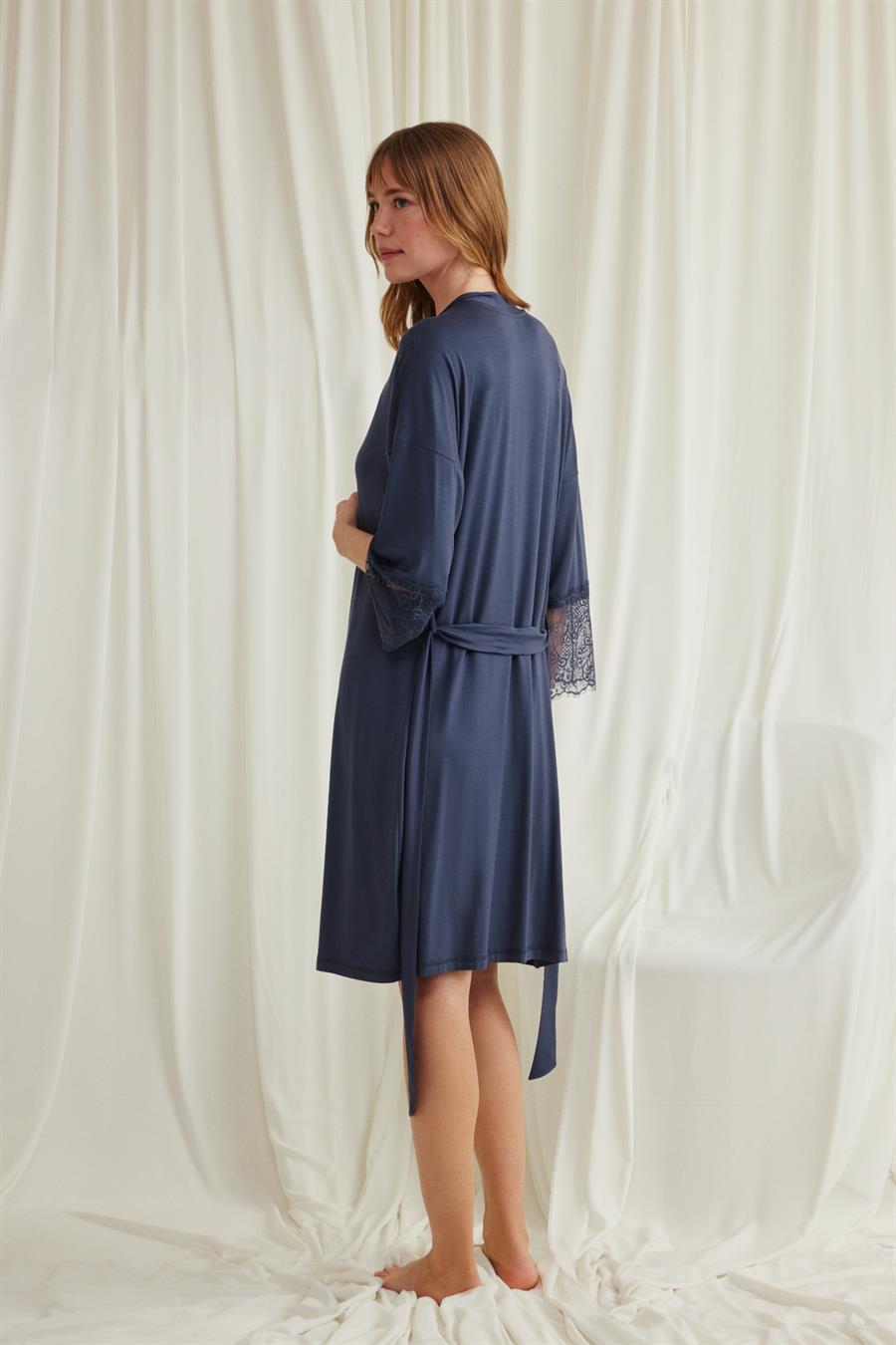 Dekolteli Yakası ve Kolu Dantelli Sabahlık Takımı