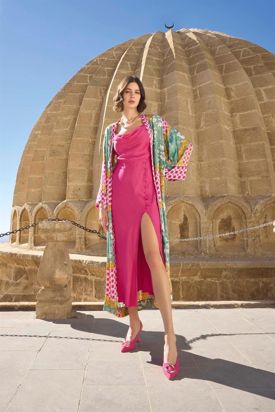 Çiçek ve Yaprak Desenli Saten Sabahlık Takımı