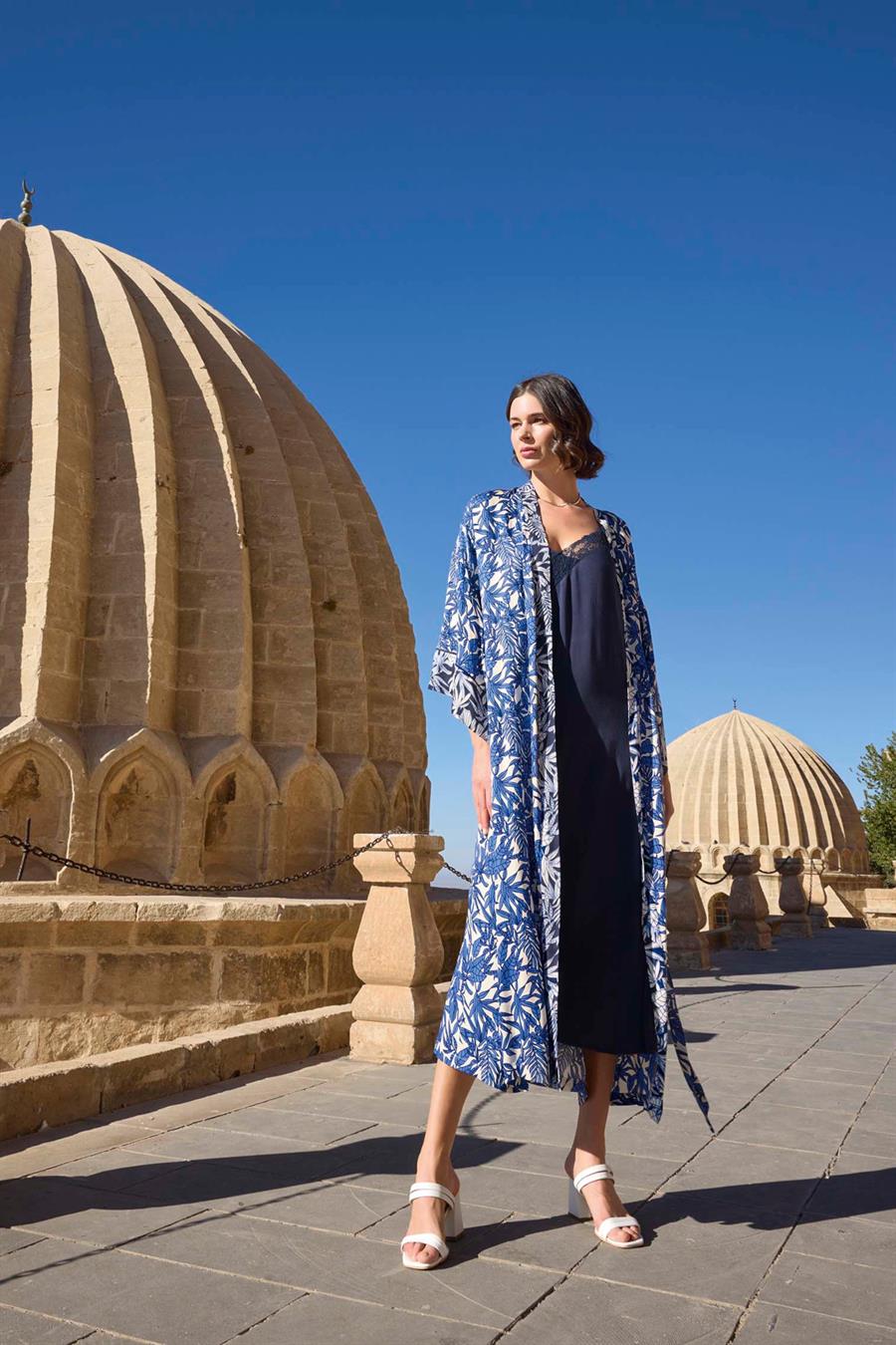 Dantelli Dekolteli Yaprak Desenli Saten Sabahlık Takımı