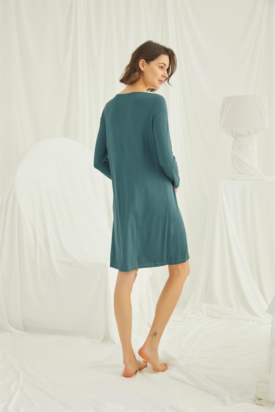 Yakası ve Omzu Dantelli Önü Düğmeli Gecelik