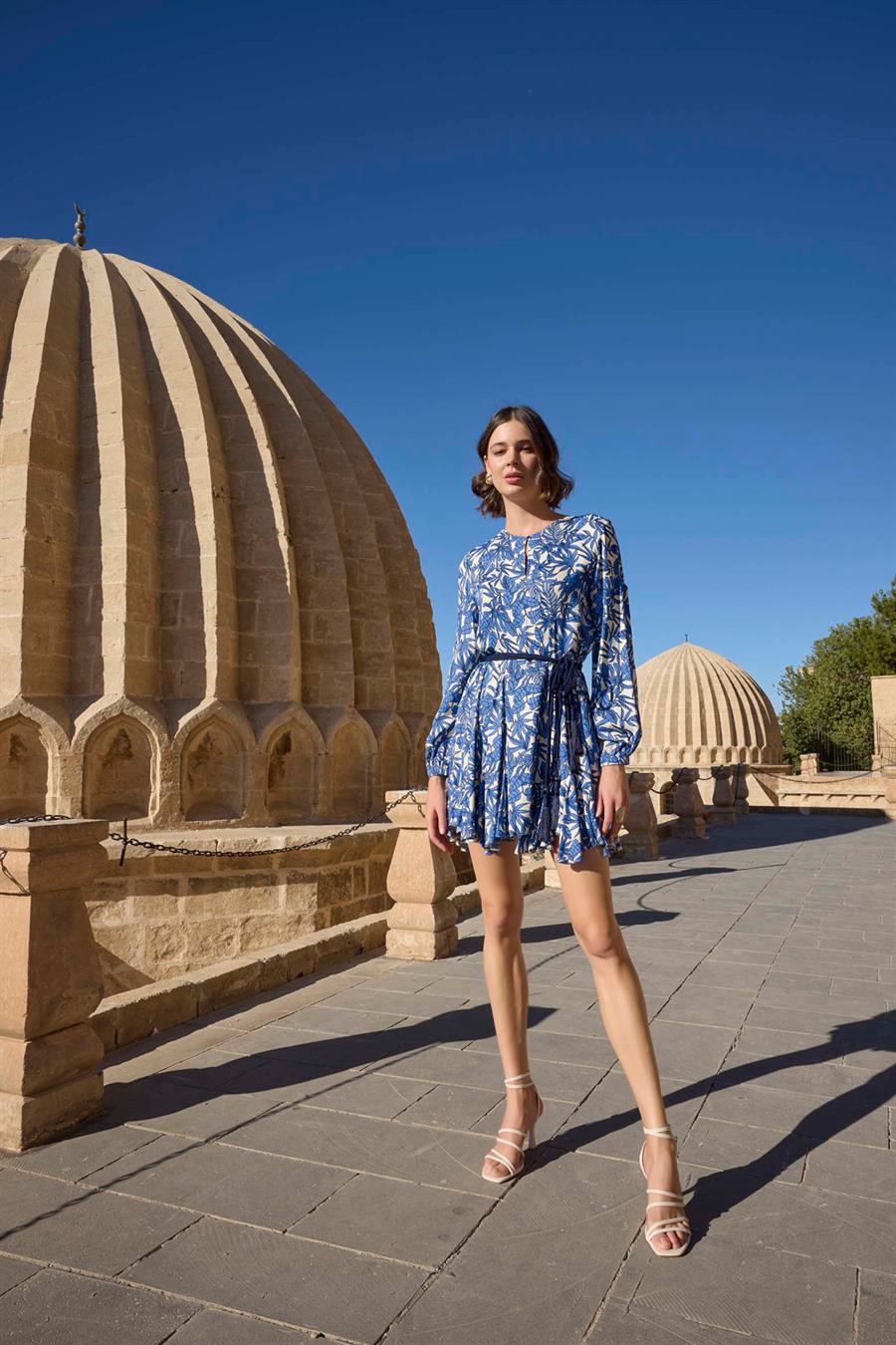 Yaprak Desenli Uzun Kollu Saten Elbise