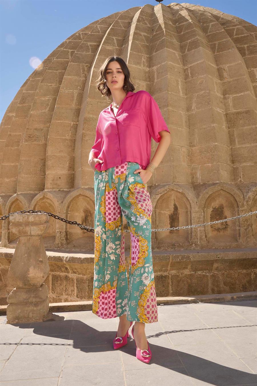 Çiçek Yaprak ve Etnik Desenli Önü Düğmeli Saten Alt Üst Takım