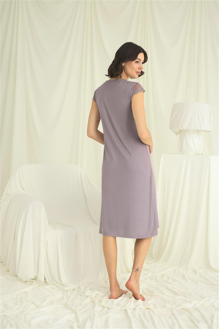 Kolu Omzu ve Yakası Dantelli Önü Düğmeli Gecelik