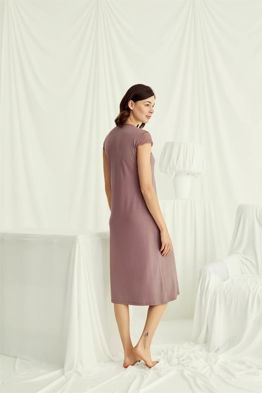 Yakası Kolu ve Omzu Dantelli Önü Düğmeli Gecelik