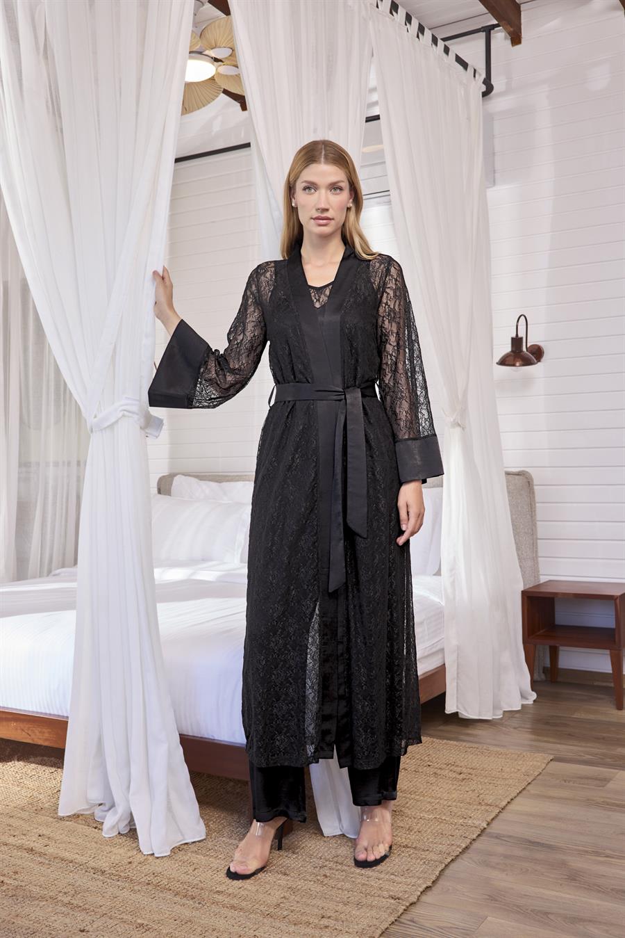 Uzun Kollu Dantelli ve Kuşaklı Sabahlık