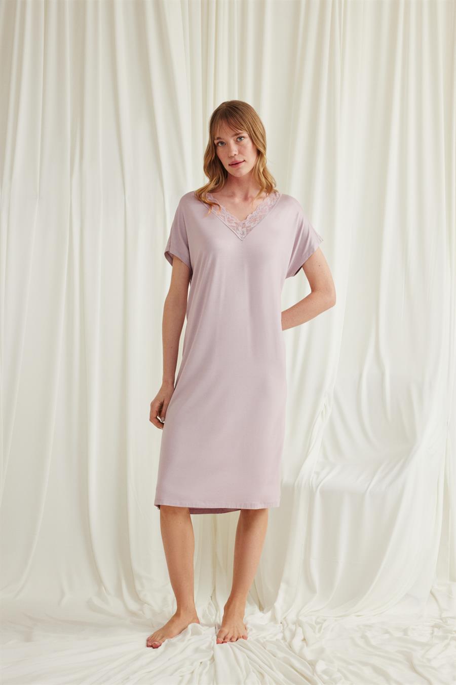 Yakası Dantelli Kısa Kollu Gecelik