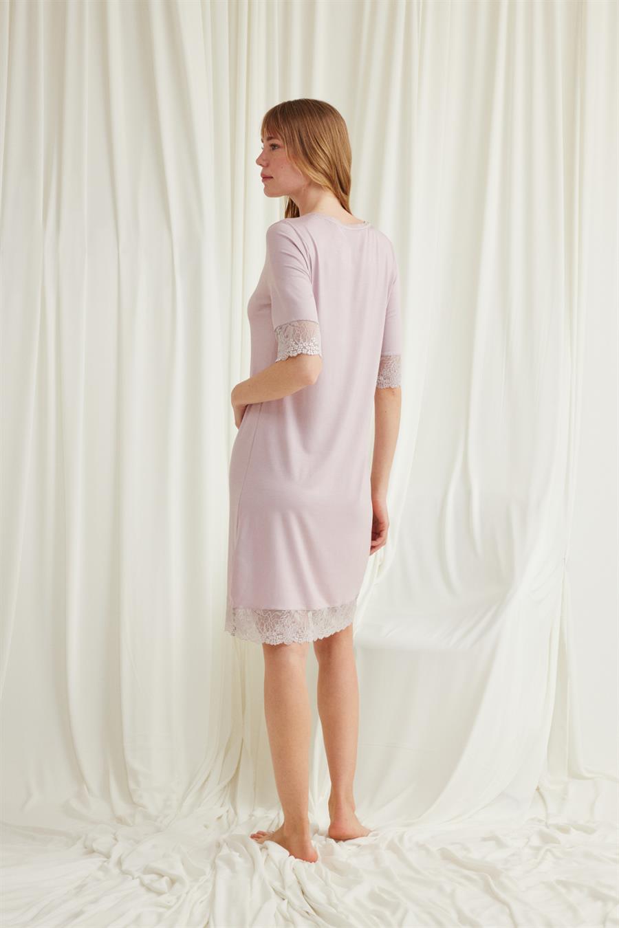 Dantel Detaylı Kısa Kollu ve Önü Düğmeli Gecelik