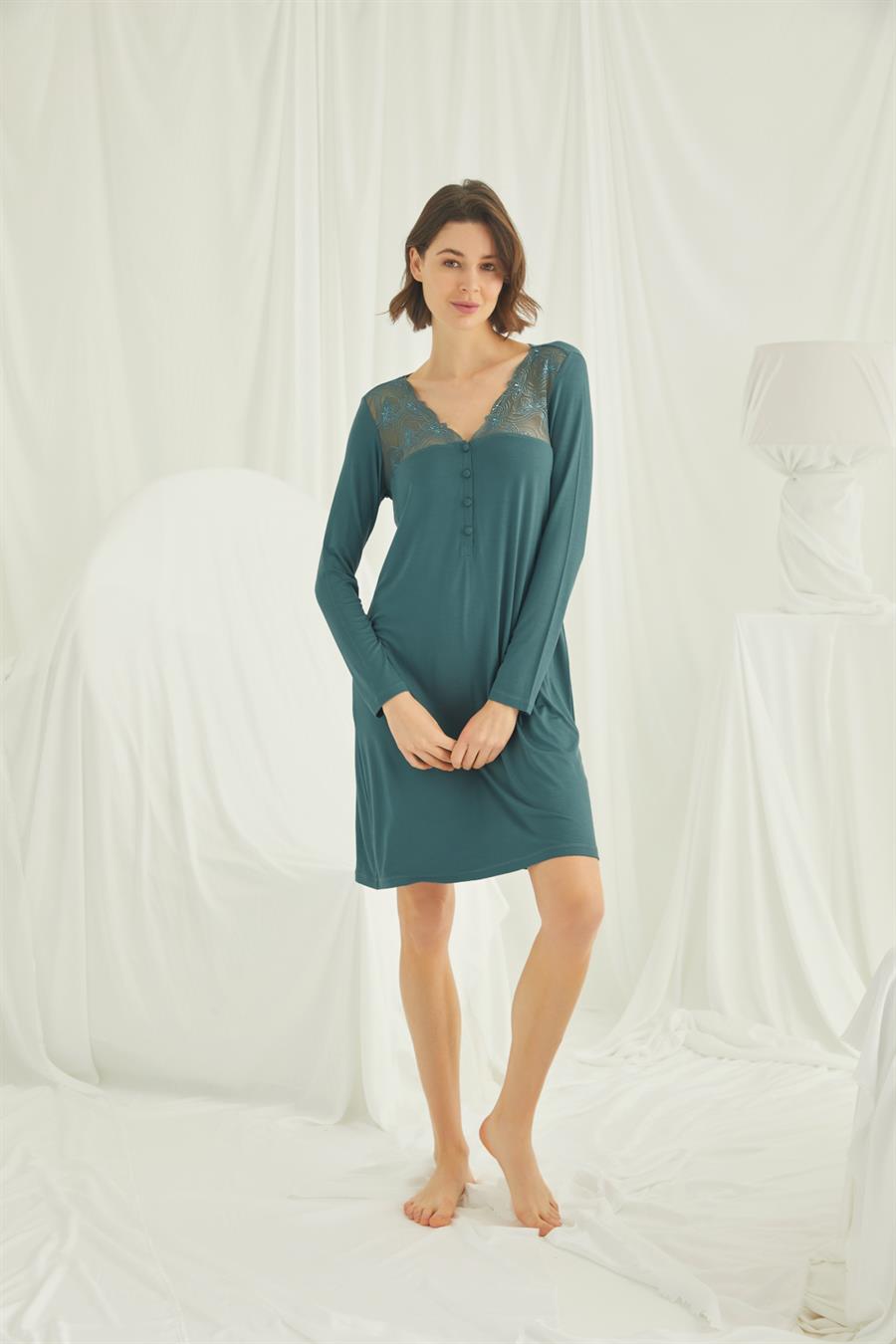 Yakası ve Omzu Dantelli Önü Düğmeli Gecelik