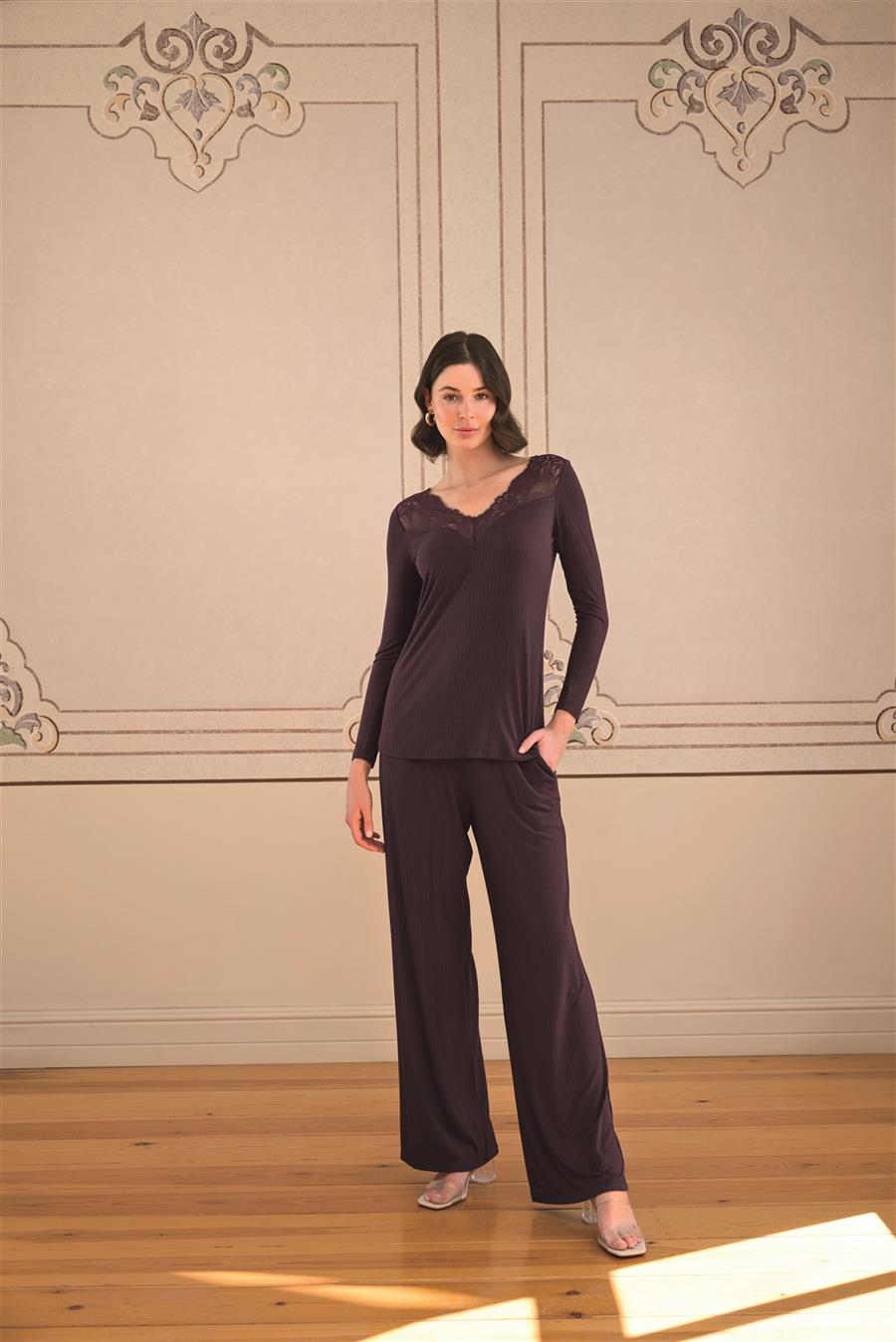 Uzun Kollu ve Dantelli Pijama Takımı