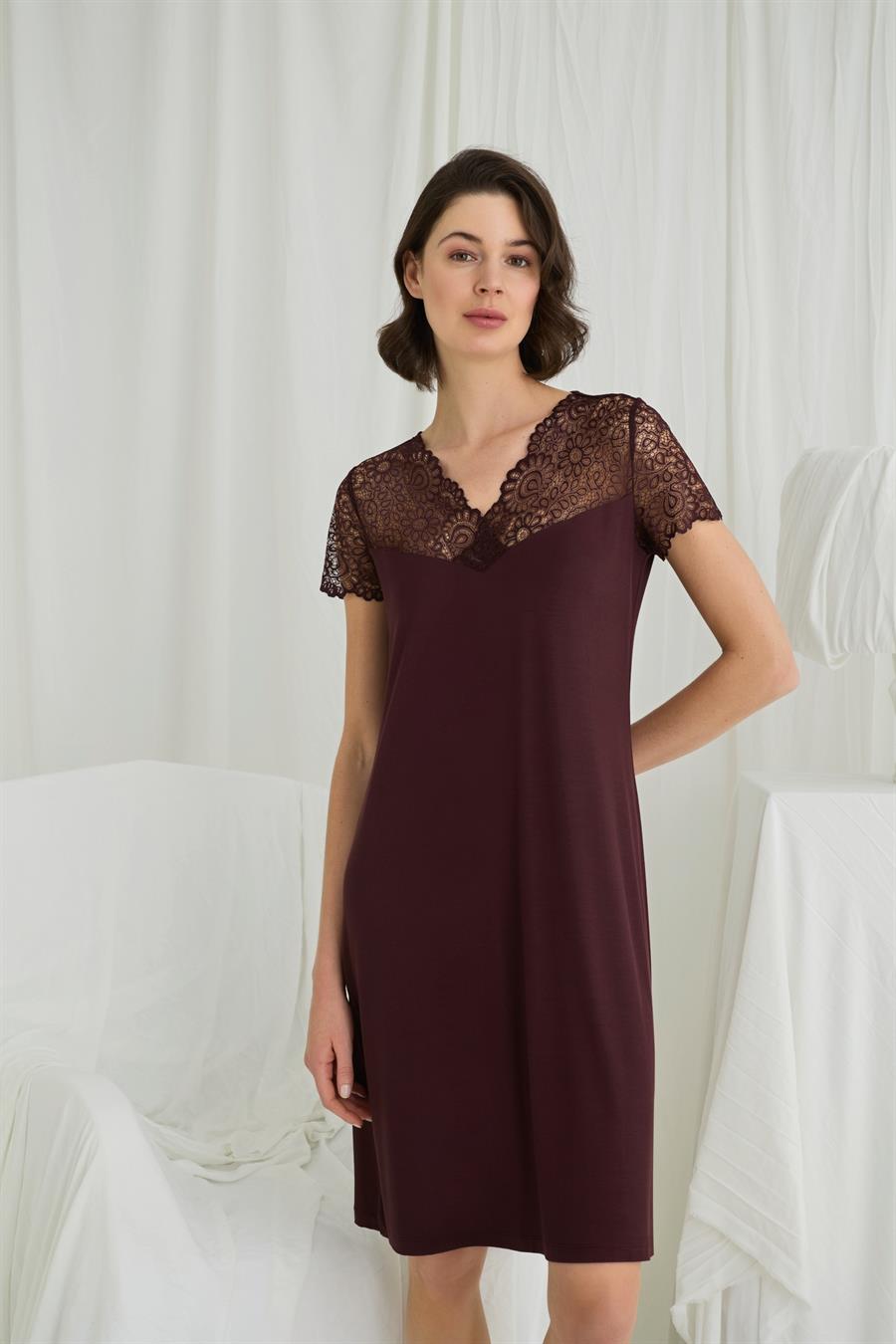 Kısa Kollu ve Dantelli V Yaka Gecelik