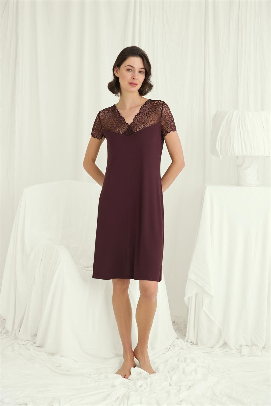 Kısa Kollu ve Dantelli V Yaka Gecelik