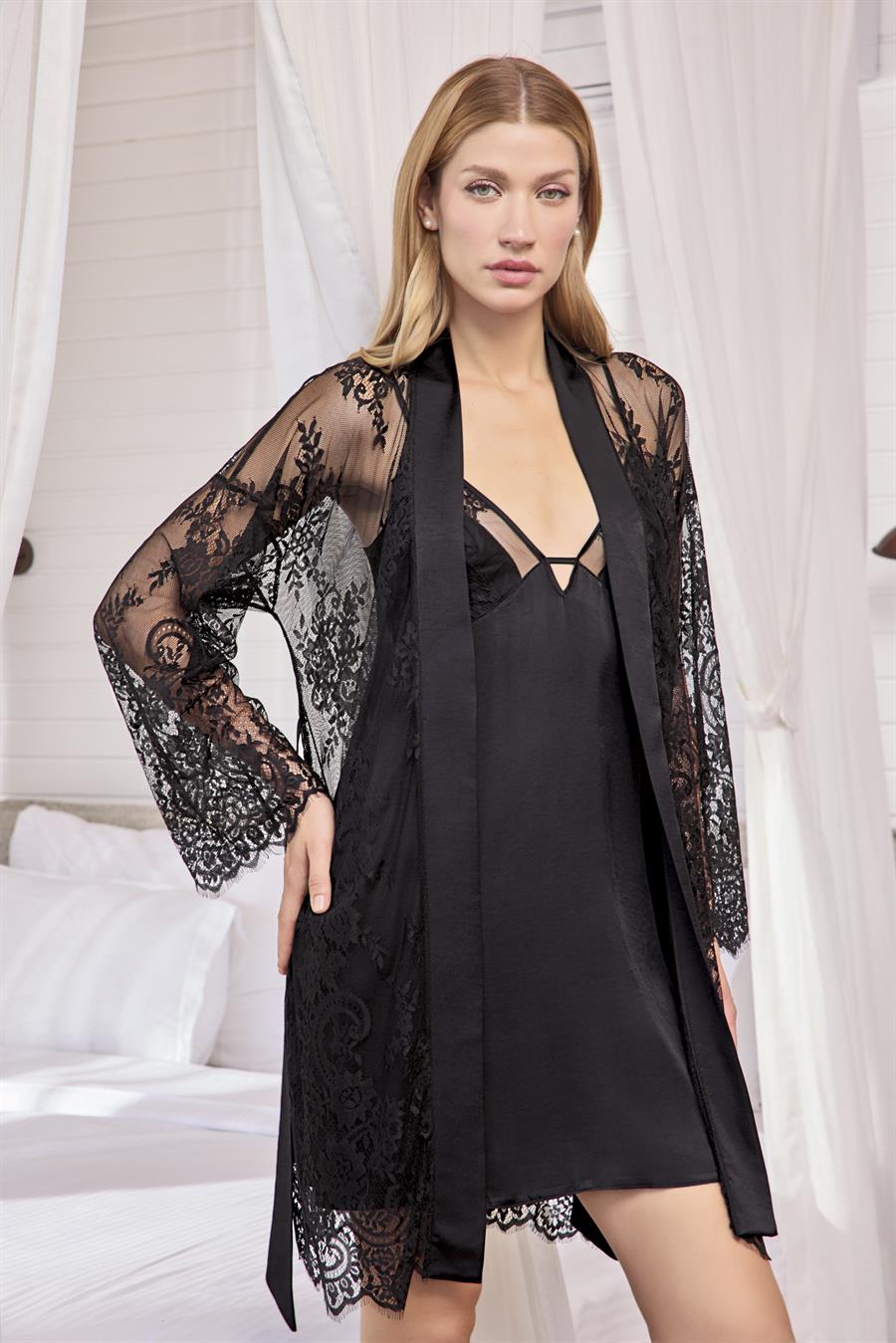 Dantelli Tüllü ve Dekolteli Saten Sabahlık Takımı