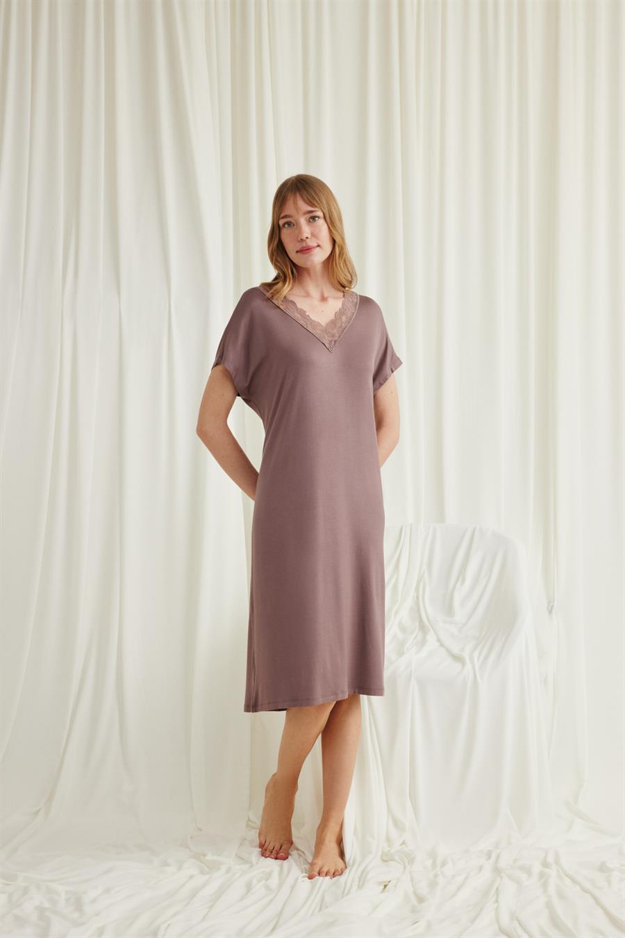 Yakası Dantelli Kısa Kollu Gecelik