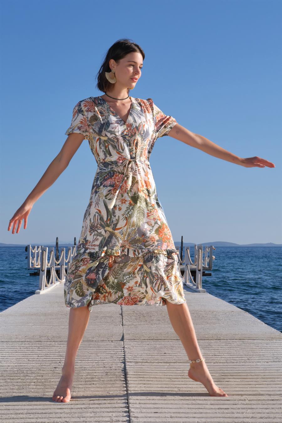 Çiçek ve Yaprak Desenli Elbise