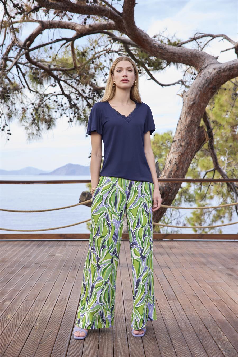 Yaprak Desenli Dantelli Kısa Kollu V Yaka Saten Alt Üst Takım