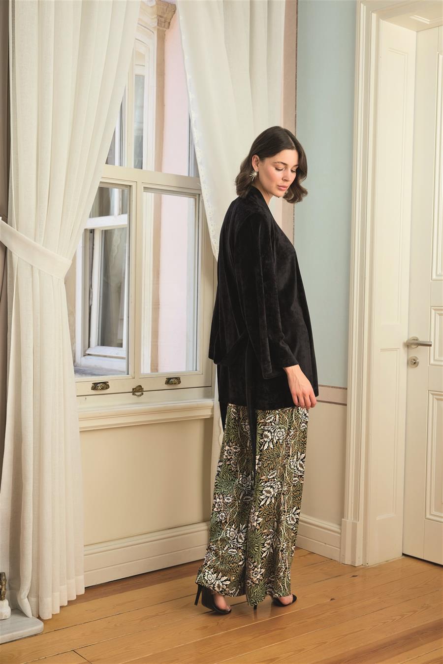 Çiçek Yaprak ve Etnik Desenli Dantelli 3lü Pijama Takımı