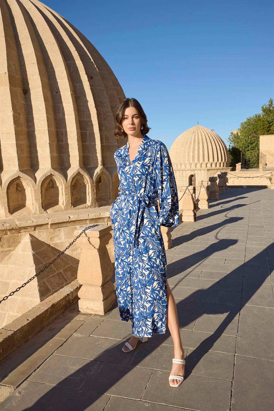 Yaprak Desenli Yırtmaçlı Saten Sabahlık