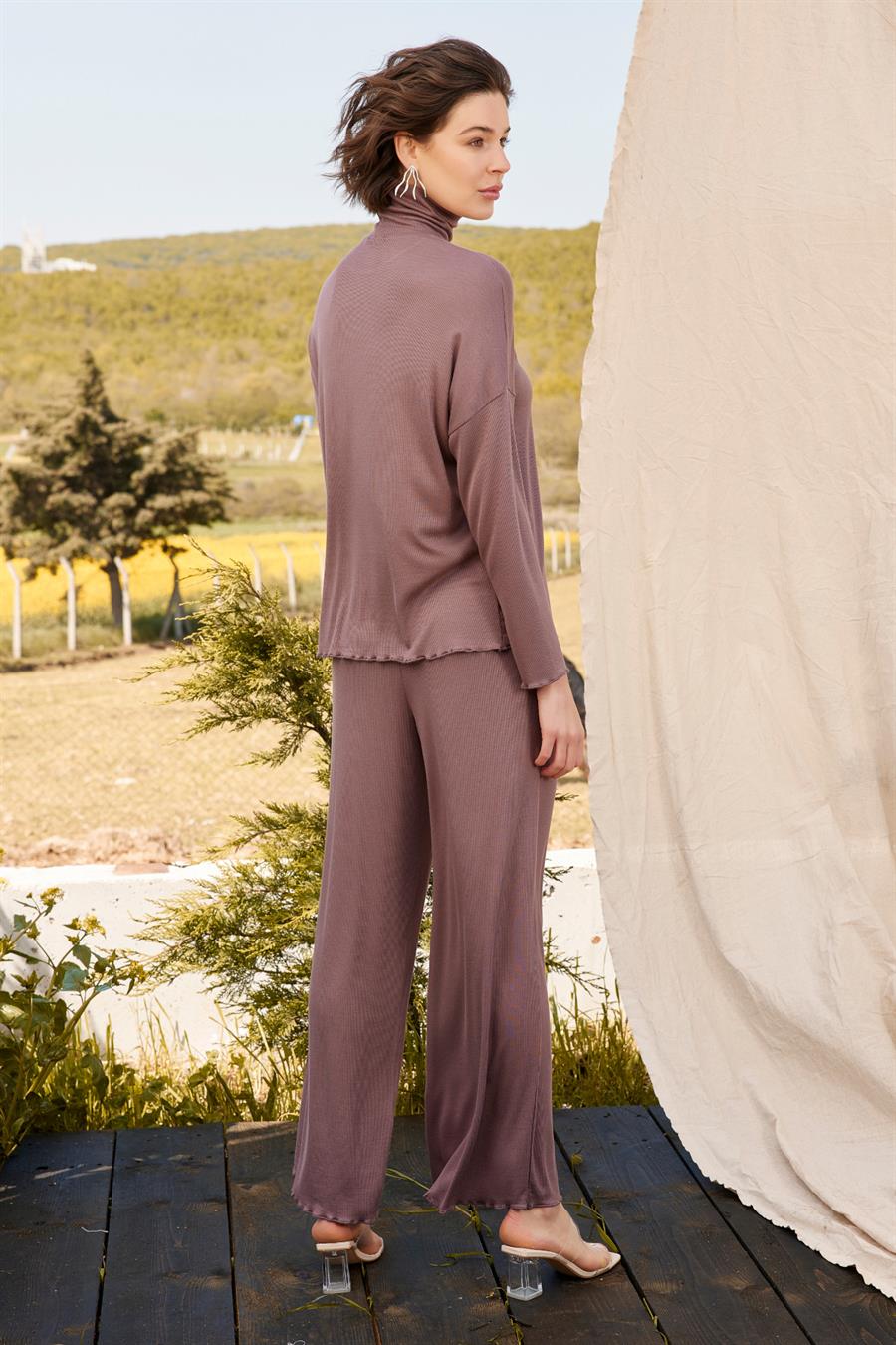 Balıkçı Yaka Lotus Çiçeği Nakışlı Alt Üst Takım