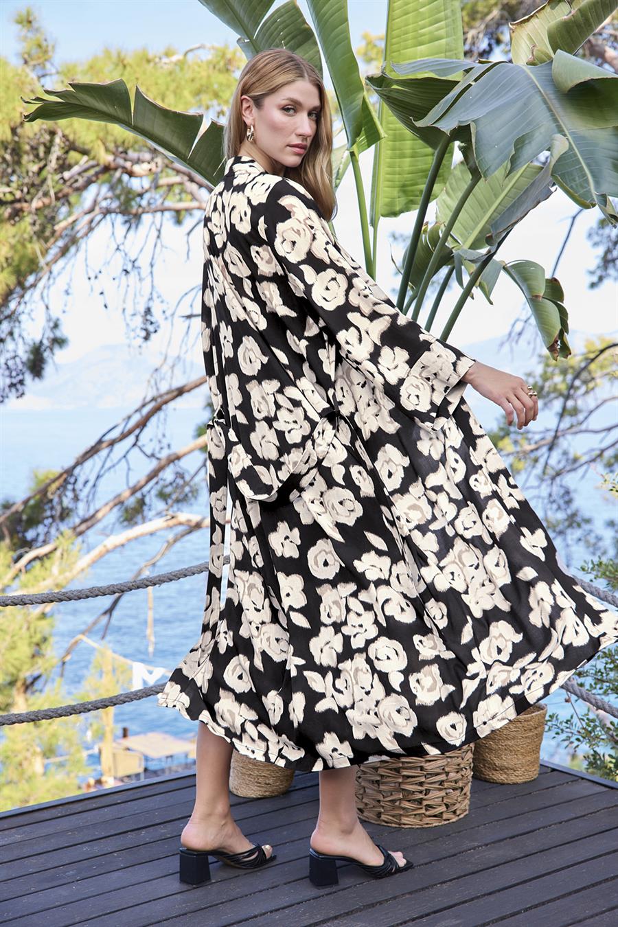 Desenli Dantelli ve Dekolteli Sabahlık Takımı