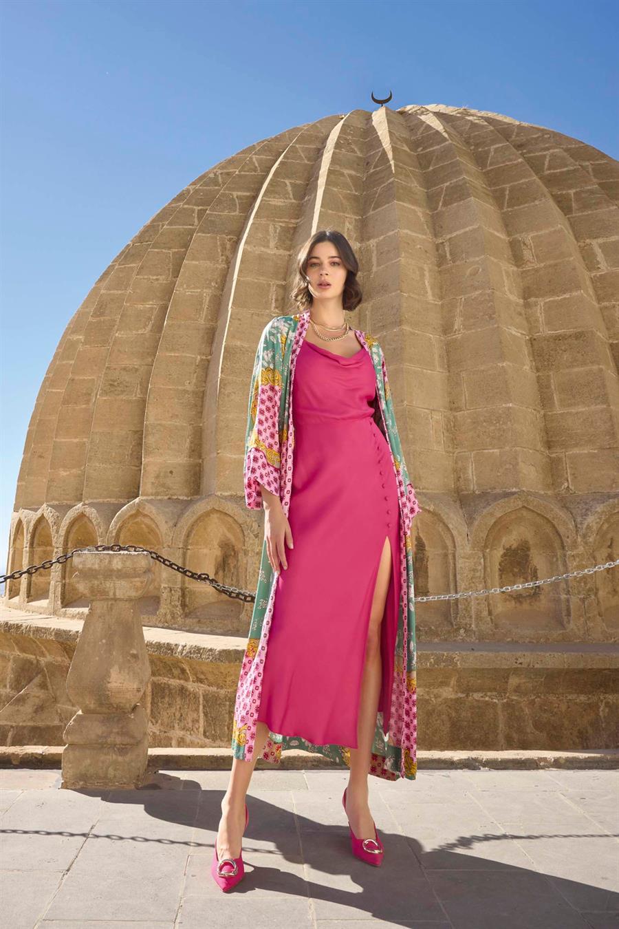 Çiçek ve Yaprak Desenli Saten Sabahlık Takımı