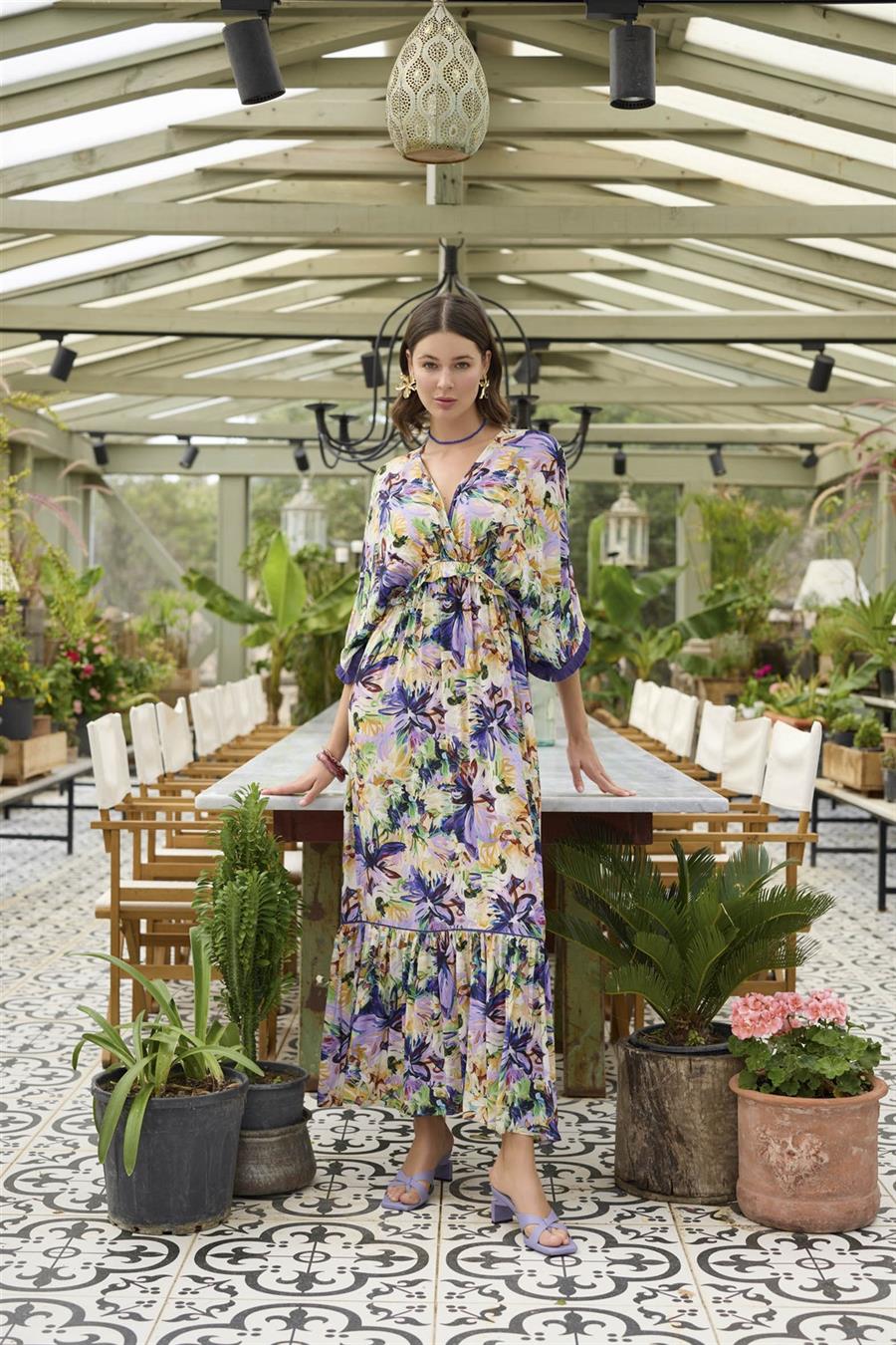 Çiçek ve Yaprak Desenli Truvakar Kollu Elbise