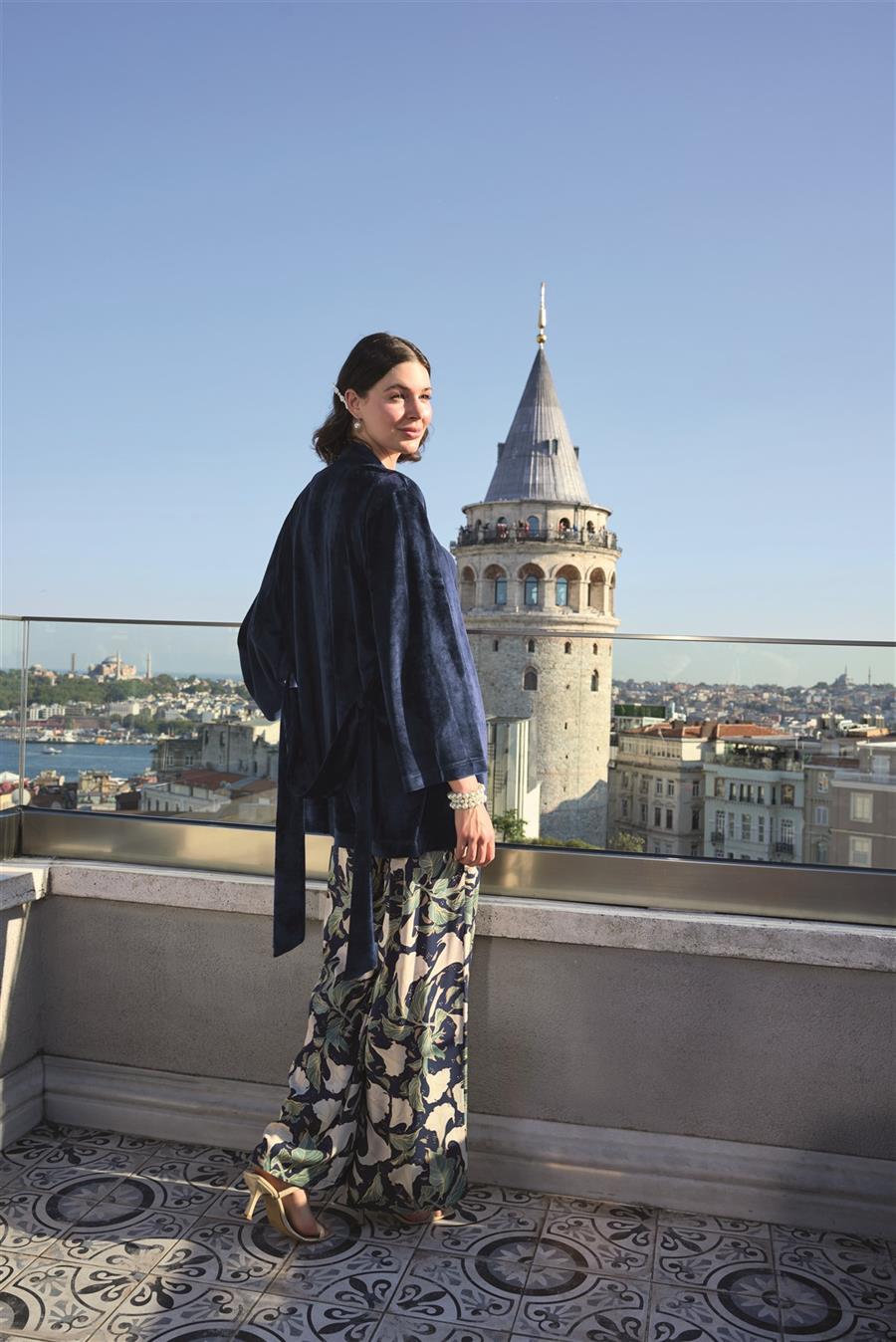 Yaprak Desenli ve Dantelli 3lü Pijama Takımı