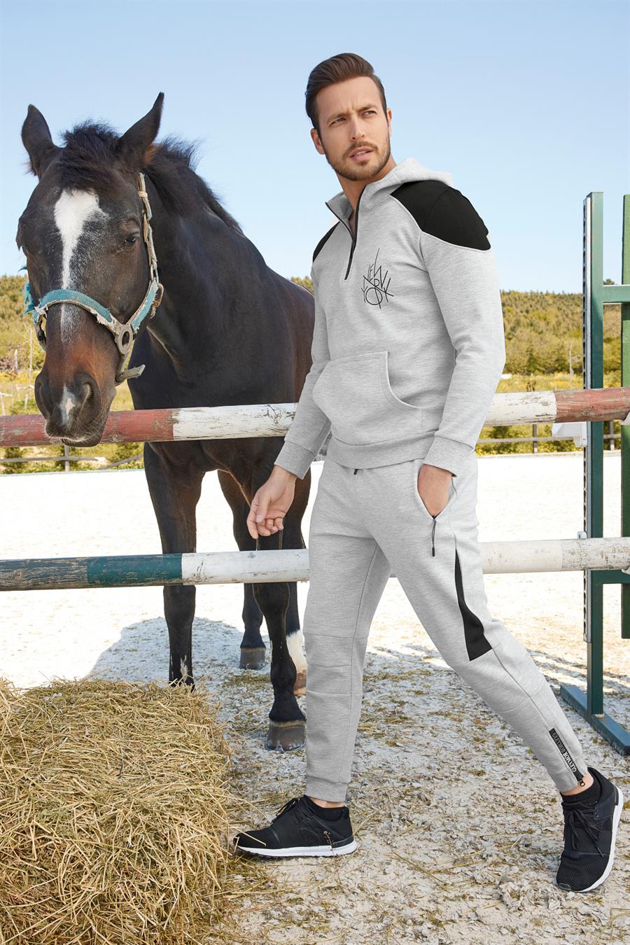 Fermuarlı Kapüşonlu 