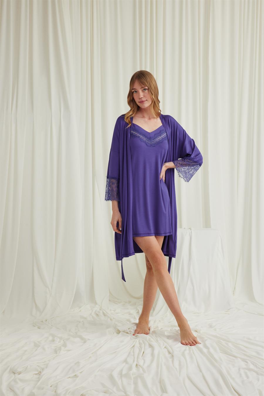 Dekolteli Yakası ve Kolu Dantelli Sabahlık Takımı