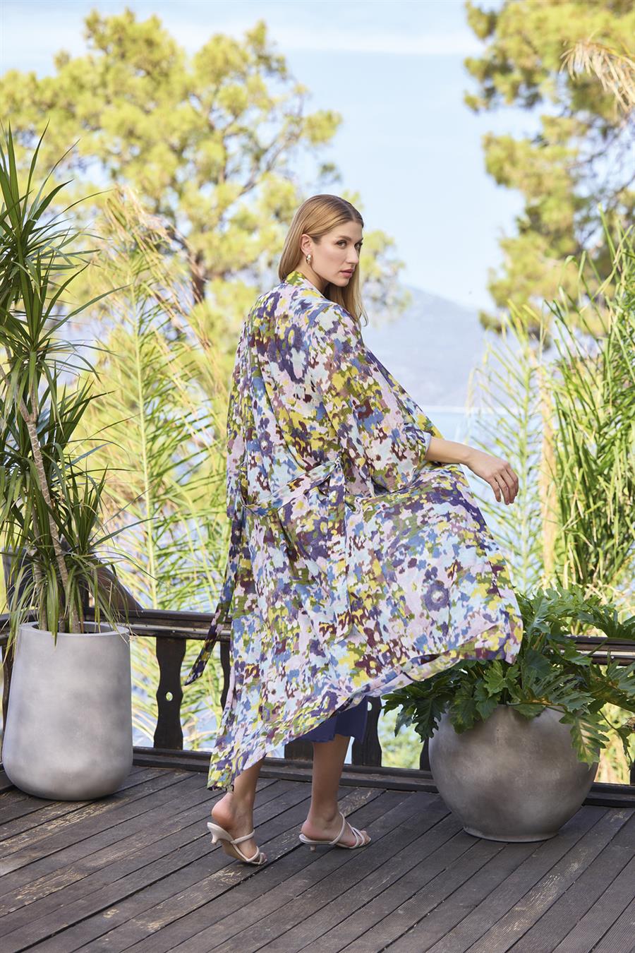 Desenli ve Dekolteli Dantelli Sabahlık Takımı