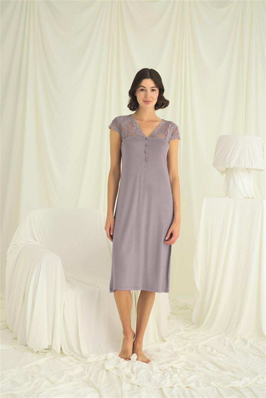 Kolu Omzu ve Yakası Dantelli Önü Düğmeli Gecelik