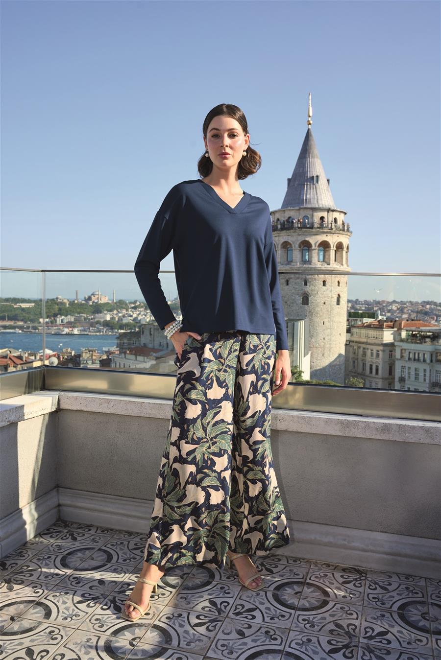 Yaprak Desenli Uzun Kollu V Yaka Pijama Takımı