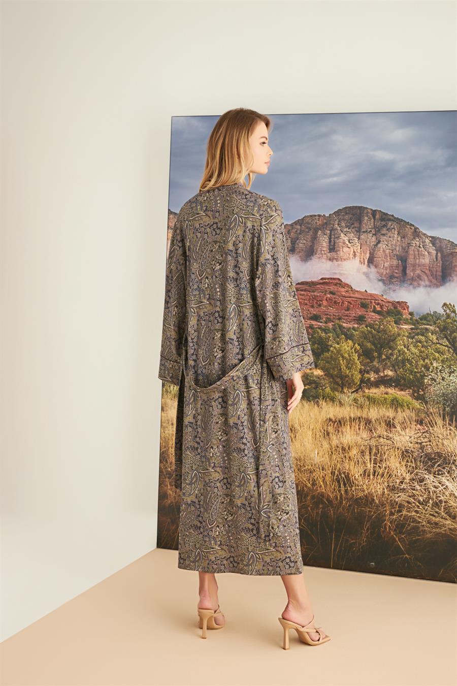 Etnik Desenli Dantelli ve Dekolteli Sabahlık Takımı