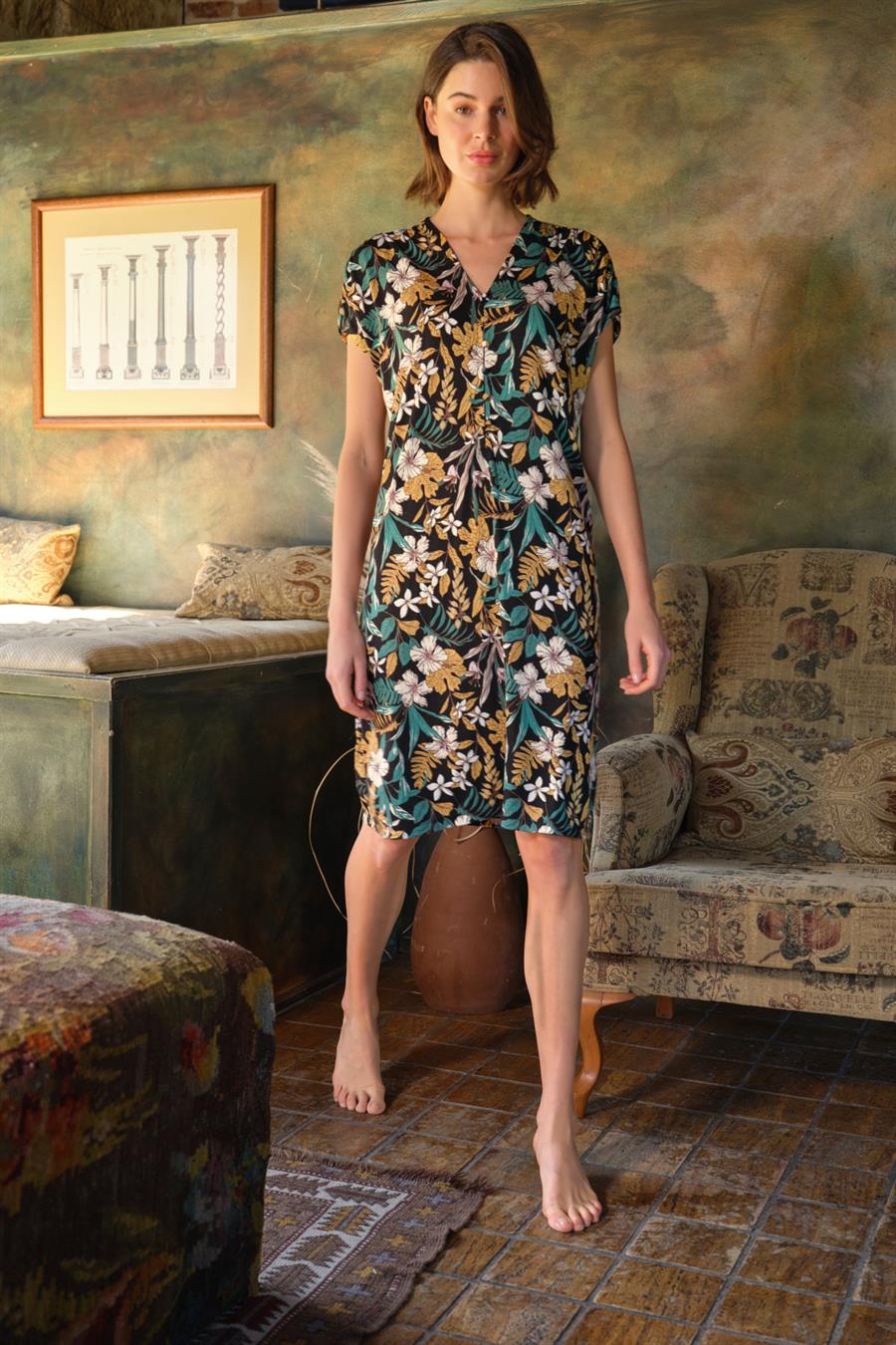 Çiçek ve Yaprak Desenli Önü Düğmeli Gecelik