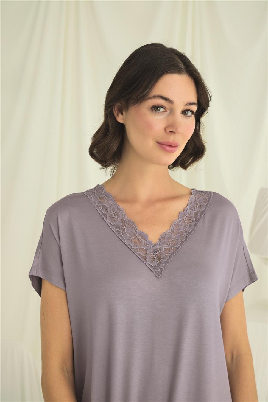 Yakası Dantelli Kısa Kollu Gecelik